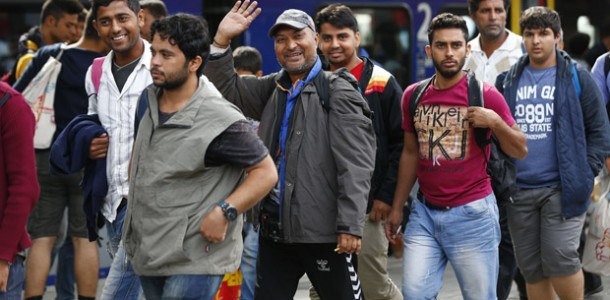 migrants-arrive-at-main-station-in-munich-2