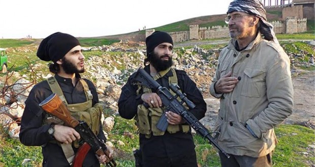 Jurgen-Todenhofer-with-ISIS-terrorsits-620x330