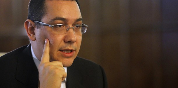 romanias-pm-ponta-addresses-media-during-report-about-budgetary-state-of-country-at-victoria-palace-in-bucharest-4