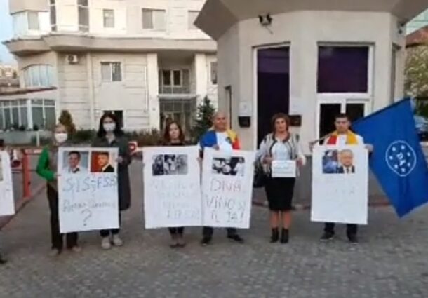 tough repent launch Rizea, mars acasa. DNA te asteapta". Protest la Chisinau, PSD-istului  trebuie sa i se retraga cetatenia moldoveneasca - Aktual24