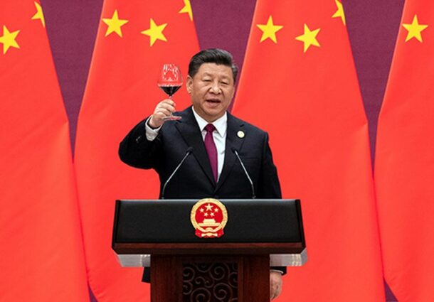 Chinese President Xi Jinping raises his glass and proposes a toast at the end of his speech during the welcome banquet, after the welcome ceremony of leaders attending the Belt and Road Forum at the Great Hall of the People in Beijing