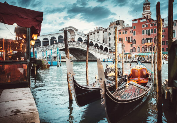 Venetia risca sa fie plasata pe lista patrimoniului mondial in pericol din cauza efectelor schimbarilor climatice si turismului de masa