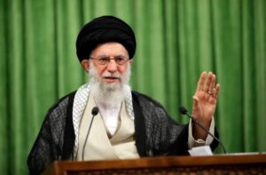 Ayatollahul Khamenei spune ca Suedia ar trebui sa-i predea justitiei musulmane pe cei care au profanat Coranul