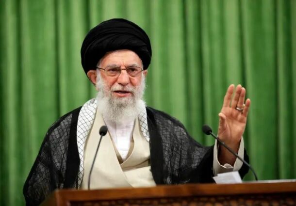 Ayatollahul Khamenei spune ca Suedia ar trebui sa-i predea justitiei musulmane pe cei care au profanat Coranul