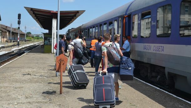 tren, Bucuresti-Brasov, defectat, Posada, calatori, abandonati, operator privat
