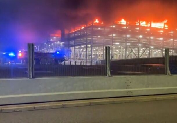 incendiu, aeroport, Luton
