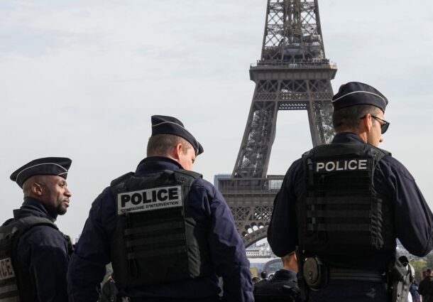 politisti, impuscati, comisariat, Paris