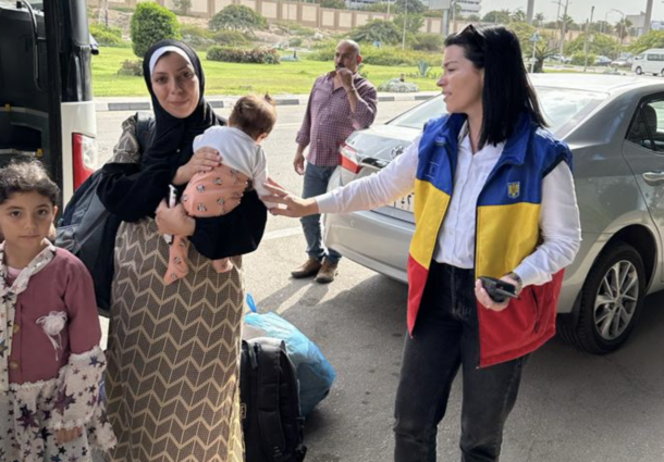 Romani evacuati din Gaza