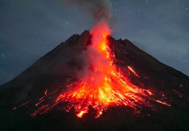 eruptie, vulcan, Marapi, Indonezia, alpinisti, morti