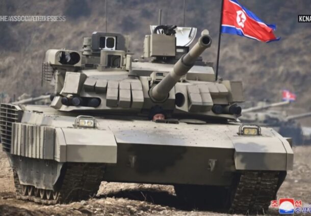 Kim Jong Un, condus, tanc, exercitii militare, Coreea de Nord