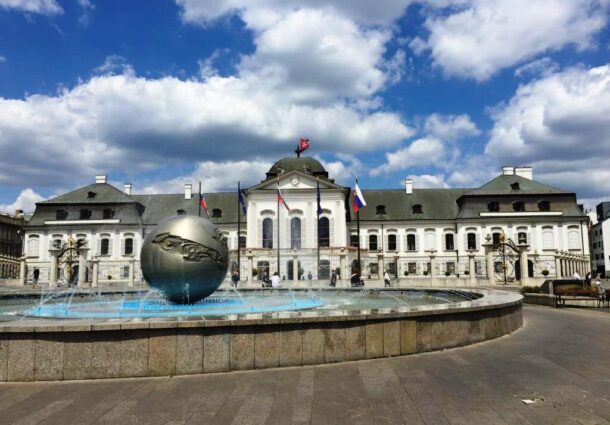 palatul-prezidential-bratislava-slovacia