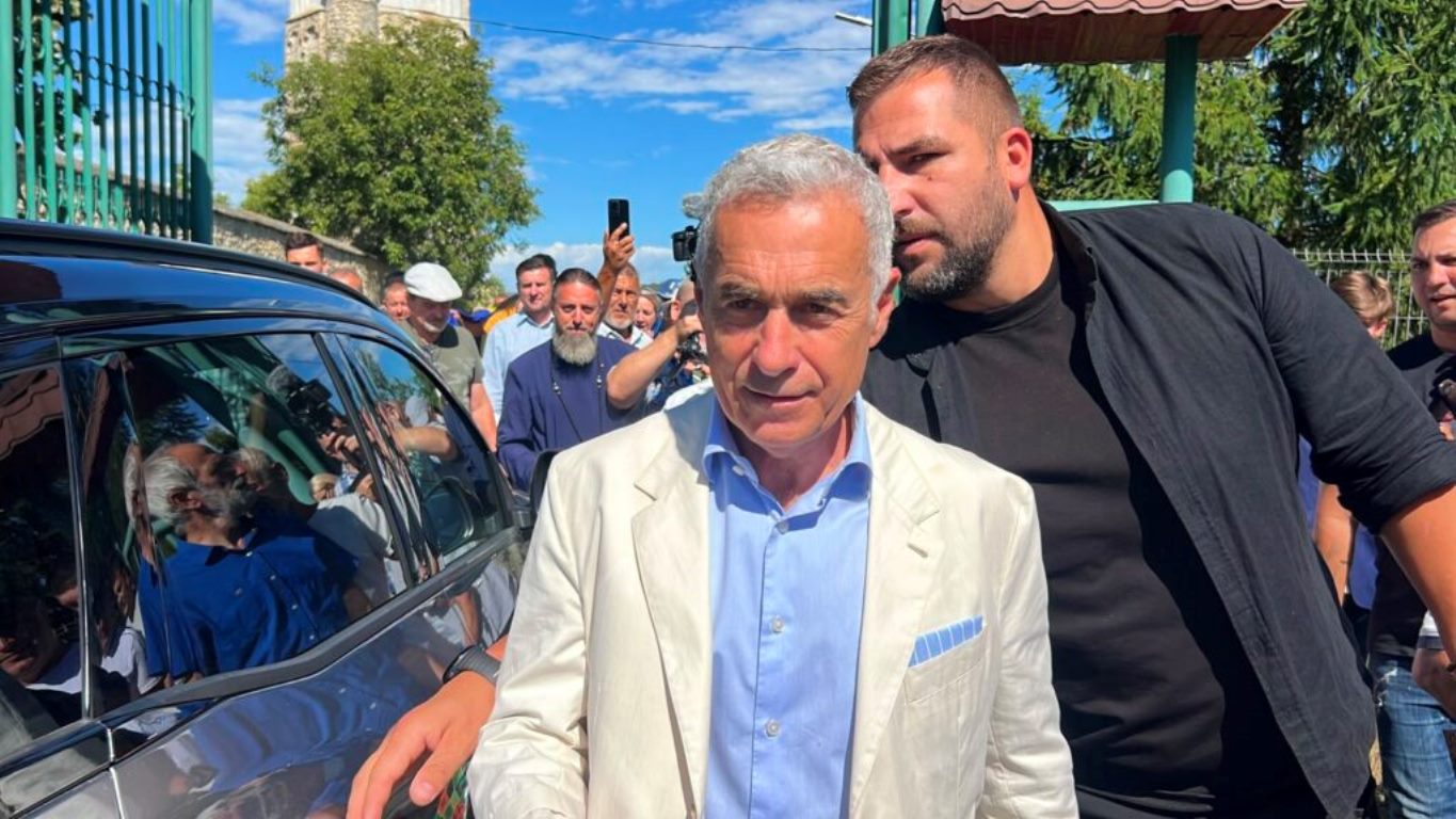 Calin Georgescu, preot, imprumut, manastirea Dobrovat