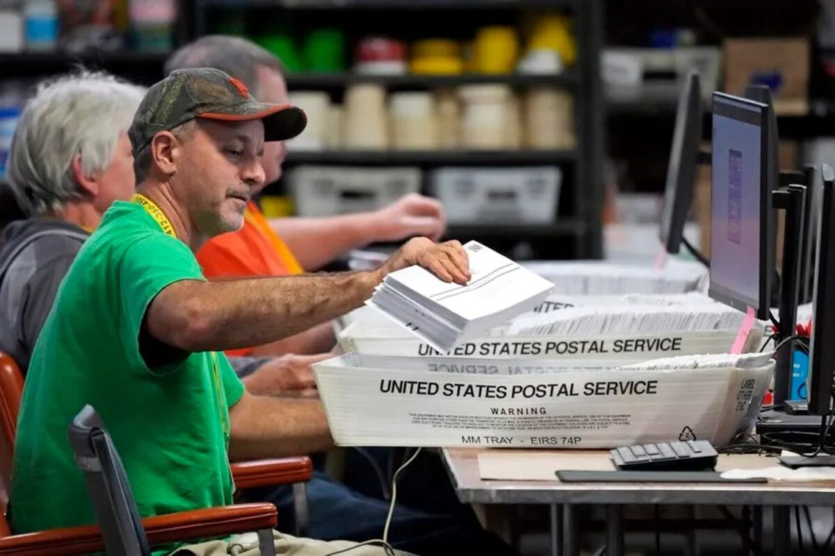 Mobilizare fără precedent la alegerile din SUA: peste 43 de milioane de americani au votat deja prin corespondență – chiar și Papa Leon al XIV-lea vrea să voteze