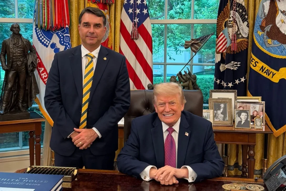 Trump l-a ajutat pe Flávio Bolsonaro să fugă din Brazilia Un consilier de la Casa Albă i-a procurat avionul privat, iar SUA îi pregătesc rezidența permanentă