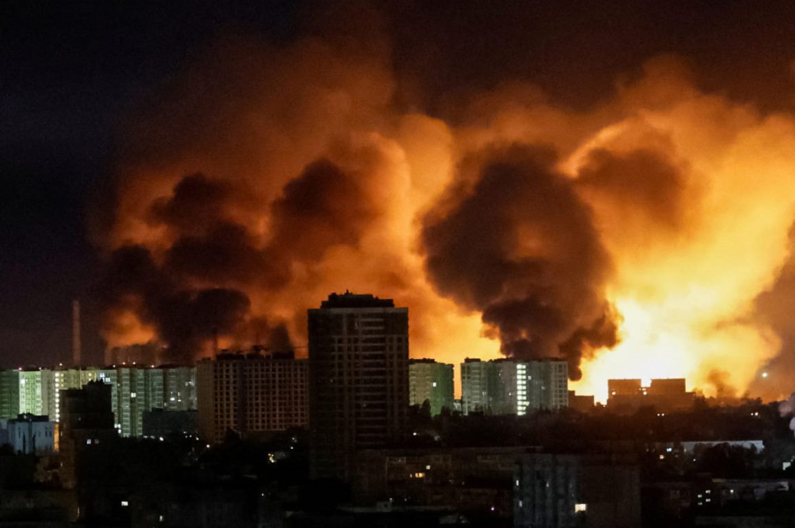Rusia a bombardat puternic Kievul, la doar câteva ore după ce Putin l-a asigurat pe Trump că dorește reluarea negocierilor de pace – VIDEO