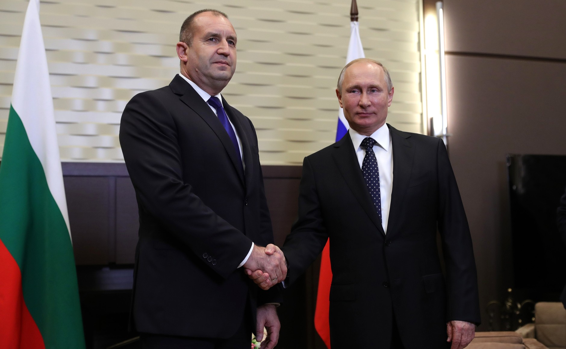 Preier Pro Icon Premierul bulgar pro-rus, Rumen Radev, susține că România a provocat ...