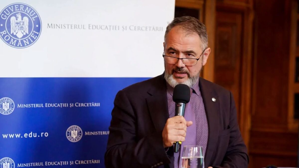 Noul ministru al Educației vrea dublarea pedepselor pentru agresarea profesorilor și cere controale în ghiozdane și detectoare de metale în școli