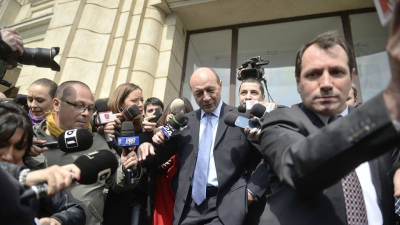 Dosarul de santaj al lui Basescu este POLITIC. Tinta este DNA considera un important editorialist