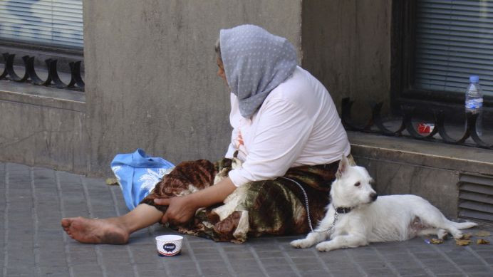 Munca in folosul comunitatii pe o perioada de 90 zile pentru doi sibieni care duceau oameni la cersit in vestul Europei