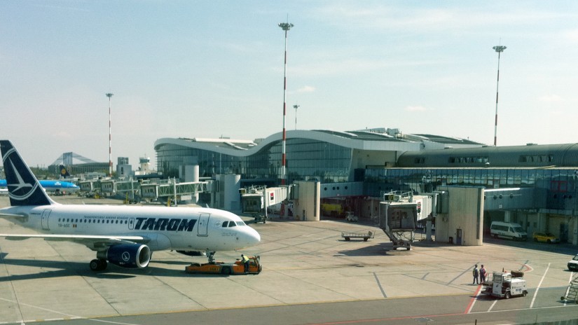 Surse Regele duty free-urilor de la Otopeni si un director al aeroportului retinuti de DNA. Patru persoane au ajuns dupa gratii