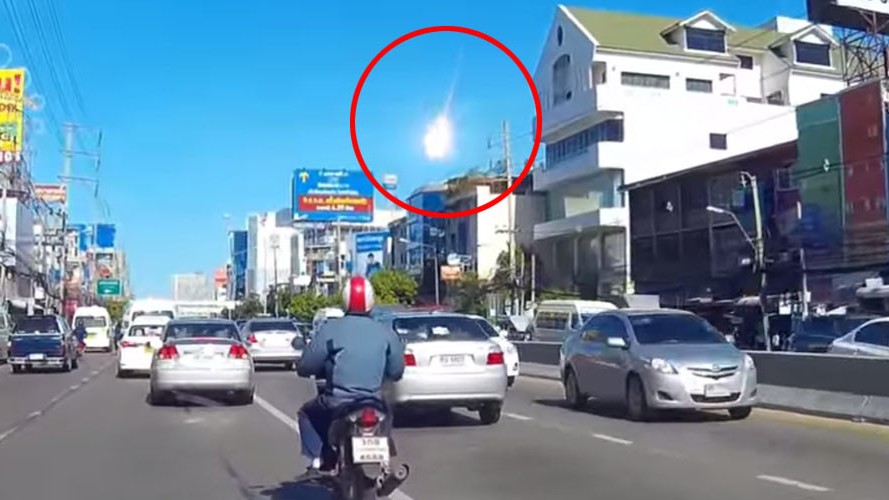O imensa SFERA de foc a trecut deasupra unei metropole - Vezi VIDEO spectaculos
