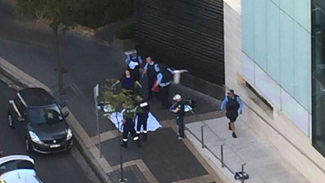 Un islamist de numai 15 ani a IMPUSCAT un barbat in ceafa pe strada. Striga Allah Allah