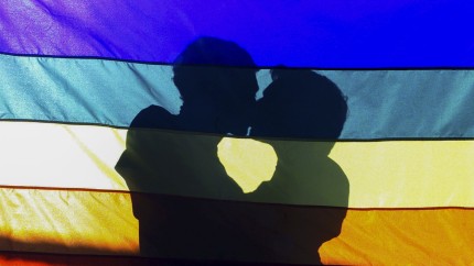 Barbat din Cluj condamnat la trei ani de inchisoare pentru proxenetism dupa ce a publicat pe un site anunturi de servicii sexuale pentru doi tineri gay care nu stiau sa scrie