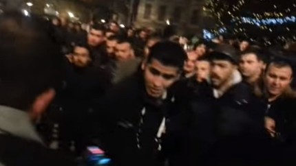 AMSTERDAM. Unui imigrant arab i-a EXPLODAT o petarda in mana. Atentie VIDEO socant