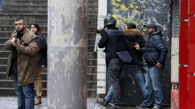A fost mana celor de la ISIS. Ce au gasit politistii asupra barbatului UCIS azi la Paris