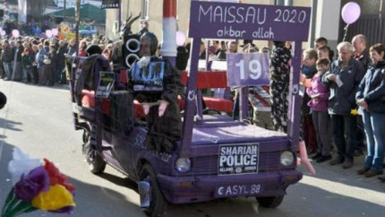 Cautat de politia din Austria pentru RASISM dupa ce a defilat la carnaval cu Sharia Police