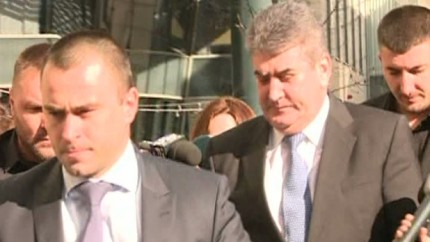 Oprea inconjurat de bodyguarzi AGRESIVI la DNA. Garzile au bruscat jurnalistii - VIDEO