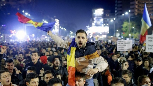 Sa nu mergi deloc nu mai este o optiune. Protestul de duminica va fi coplesitor E asa... ca o ultima respiratie a lor sau a noastra
