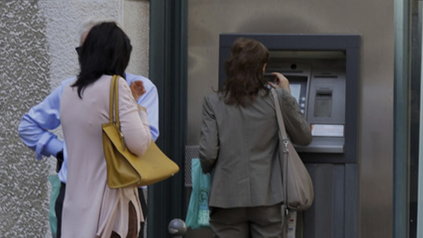 Situatie fara precedent asa arata criza 85.000 de oameni au aplicat pentru 30 de locuri de munca la o banca