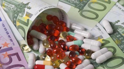 O femeie din Neamt si-a convins un prieten ca sufera de cancer si i-a vandut suplimente alimentare de 60.000 de euro pe post de citostatice de ultima ora