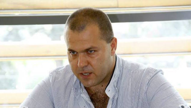 Mesaj foarte dur al unui medic Ai bani traiesti. Nu ai te chinui sau crapi. Crapati naibii cu teoriile idioate pe care le cititi pe net. Cu cat mai multi prosti dau coltul cu atat mai bine voi trai eu