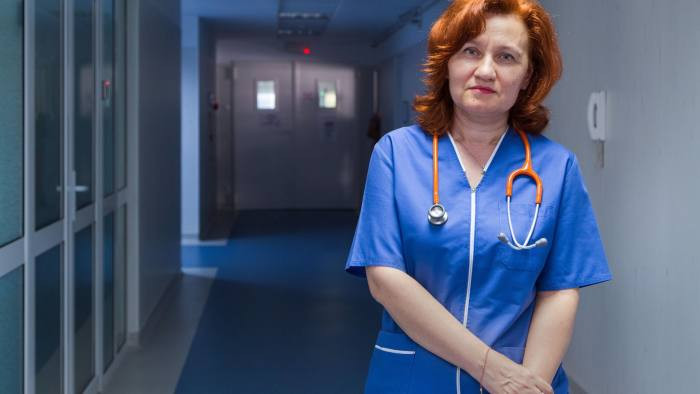 Revolta unui medic traumatizat care a vazut cum mor copiii cu rujeola Cand vezi un copil ca sufera si moare vrei sa-i faci pe cei responsabili sa plateasca - Interviu pentru Financial Times