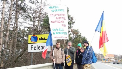 Marsul sperantei. Dupa 450 de kilometri clujenii care au pornit pe jos spre Bucuresti vor ajunge la destinatie