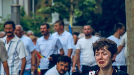Mircea Badea isi bate joc pana si de aceasta tanara. Reactii furioase vedeta Antena 3 raspunde cu injuraturi suburbane