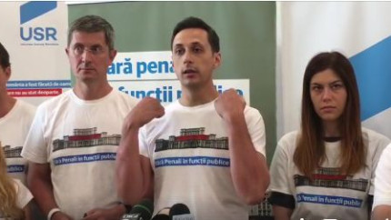 Un consilier USR arata urmele batailor incasate din partea jandarmilor Au respectat niste ordine clar ilegale - Video