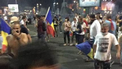 Fosta vedeta la RTV gazata de jandarmi in Piata Victoriei. Ea are un singur plaman Sunt socata de ceea ce am trait
