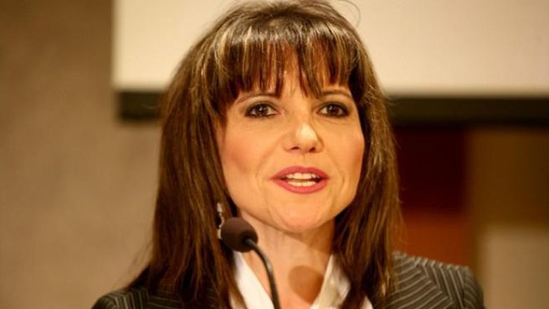 Marina Almasan o lauda obedient pe Viorica Dancila si o ataca pe Cristina Topescu. Aceasta o pune la punct Nu mai face referiri la tatal meu