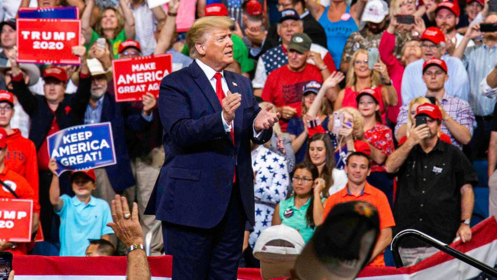 Donald Trump afirma ca magnetii isi pierd proprietatile daca se toarna apa peste ei - VIDEO