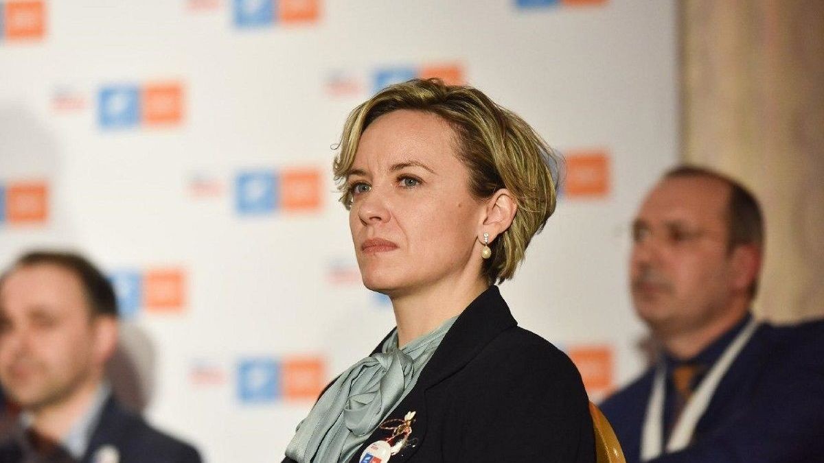 Cosette Chichirau deputat al Platformei DREPT a depus un proiect de lege pentru scoaterea CCR din procedura de validare a candidatilor la alegerile prezidentiale