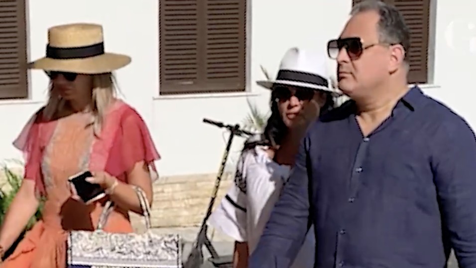 Speriat de procurori Vanghelie anunta ca o ia de nevasta pe Oana Mizil Sunt cu Oana si cu soferul la mare. O iubesc pe Oana mai mult ca orice