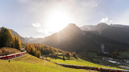 Record mondial cel mai lung tren de pasageri din lume omologat in Elvetia