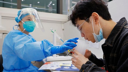 China introduce primul vaccin inhalabil impotriva COVID-19