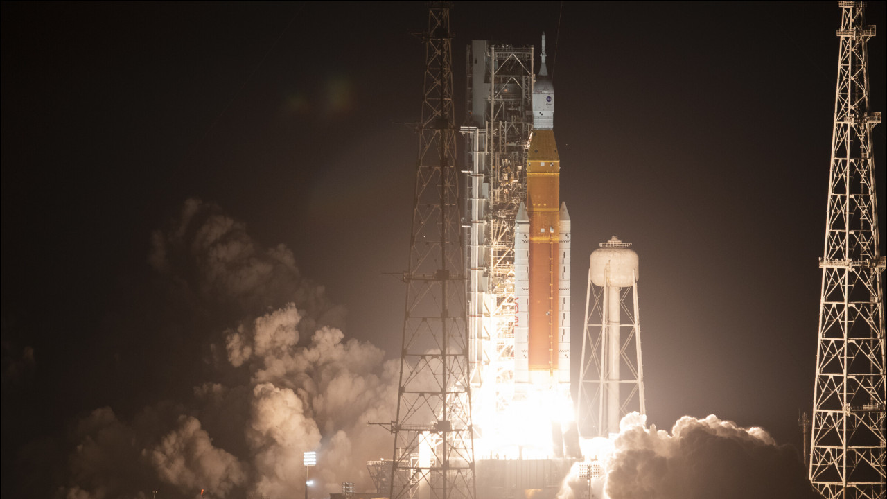NASA a lansat gigantica racheta SLS spre Luna. Primul pas spre o viitoare calatorie pe Marte in anii 2030 - Video