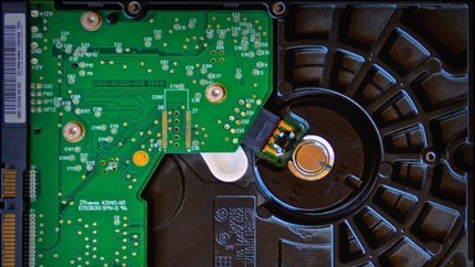 Amazon a ajutat la salvarea guvernului si a economiei ucrainene folosind hard disk-uri de marimea unei valize Nu poti distruge cloud-ul cu o racheta de croaziera