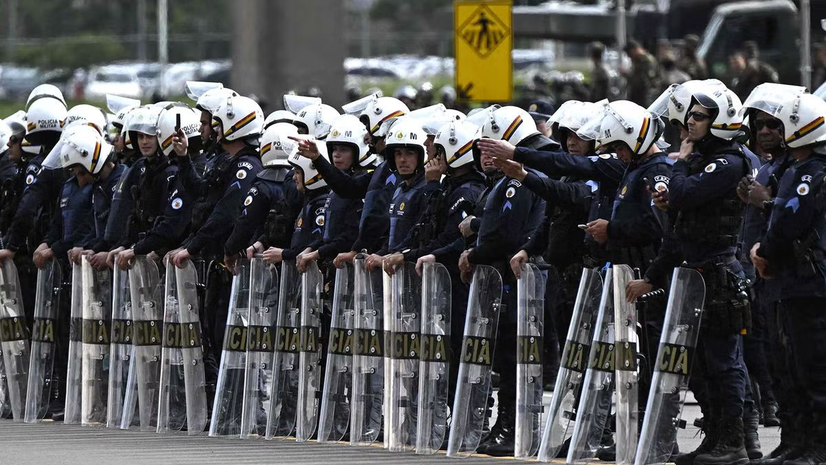 Brazilia Aproximativ 1.500 de persoane retinute in urma atacului asupra cladirilor guvernamentale