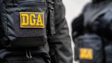 Politistii de frontiera si vamesii spagari au fost trimisi in judecata sub control judiciar. Unul dintre ei a incheiat un acord de recunoastere a vinovatiei si a primit pedeapsa cu suspendare dar sub supraveghere
